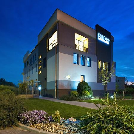 Pension Eden Zeliezovce Exterior photo