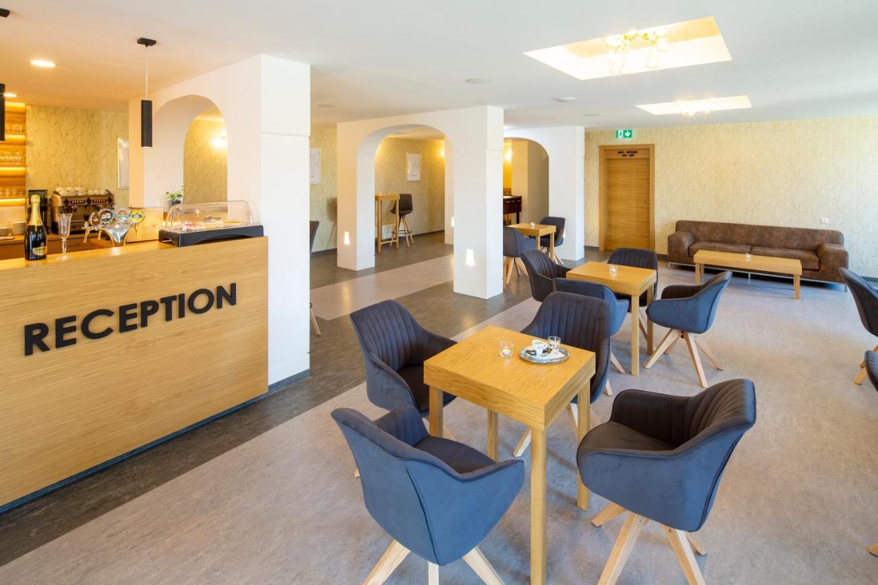 Pension Eden Zeliezovce Exterior photo